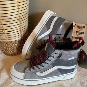 NWT Vans MTE 2 Mens 8/Women 9.5Grey & Burgundy Sneakers